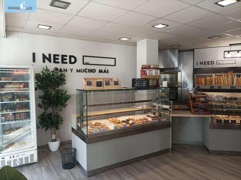 Retail in Granada, Granada to rent - Interior Photo - Image 2 of 4