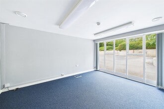 Wraxall Hl, Wraxall to rent Interior Photo- Image 2 of 3
