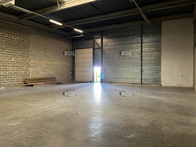 Light Industrial in Gennevilliers to rent - Interior Photo - Image 3 of 12