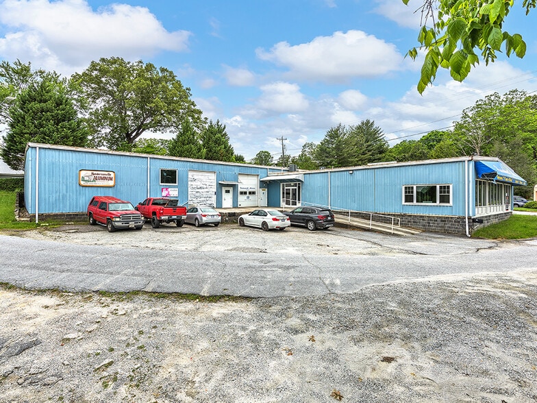 512 Kanuga Rd, Hendersonville, NC for rent - Building Photo - Image 1 of 20