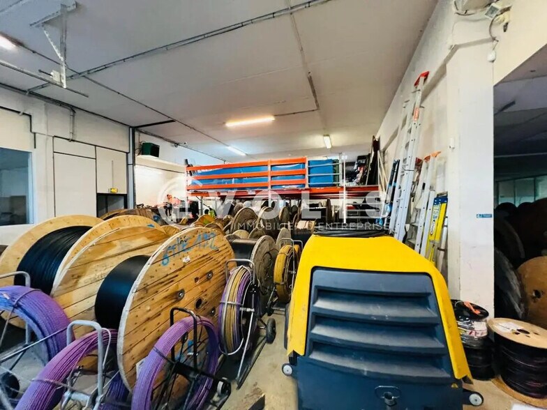 Light Industrial in Fontenay-sous-Bois to rent - Interior Photo - Image 1 of 7