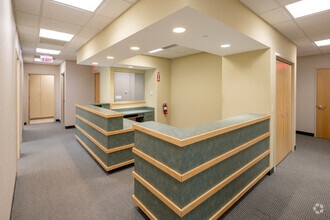 1445 N Hunt Club Rd, Gurnee, IL to rent Interior Photo- Image 2 of 5