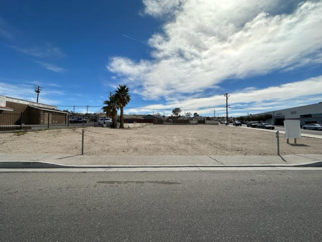 970 W Main St, Barstow, CA for rent - Building Photo - Image 1 of 8