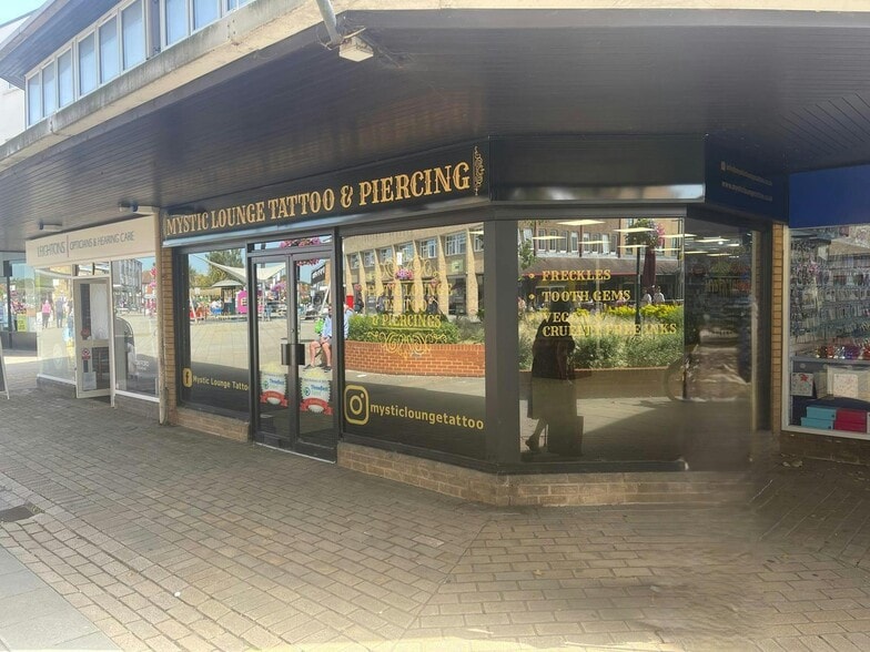 114-128 Crockhamwell Rd, Reading to rent - Building Photo - Image 1 of 5