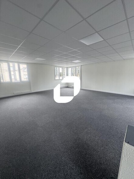 Industrial in Noisy-le-Sec to rent - Building Photo - Image 3 of 7