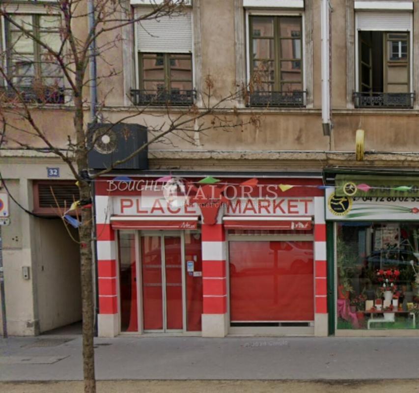 Retail in Lyon to rent Building Photo- Image 1 of 2
