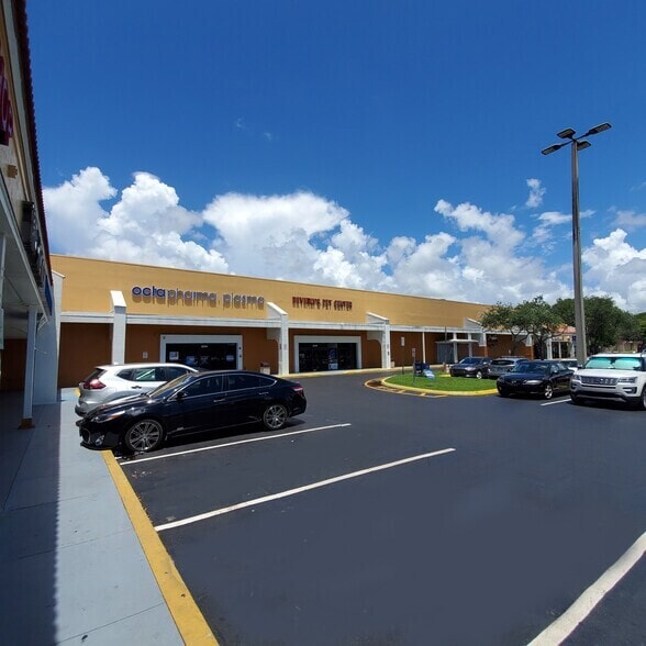 8030-8384 N Pines Blvd, Pembroke Pines, FL for rent - Building Photo - Image 3 of 21