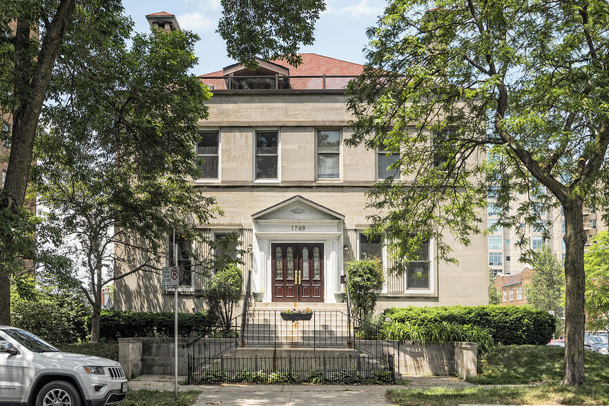 1749 N Prospect Ave, Milwaukee, WI for sale - Building Photo - Image 1 of 14