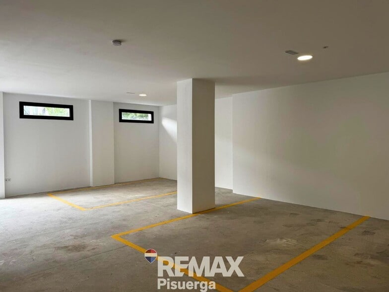 Calle de Enrique Cubero, 12, Valladolid, Valladolid for sale - Building Photo - Image 2 of 14