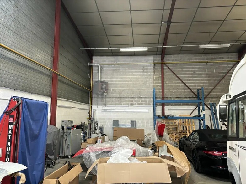 Office in Chassieu to rent - Building Photo - Image 3 of 9