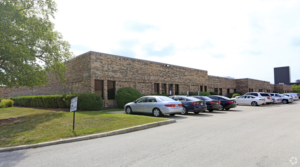 681-701 Executive Dr, Willowbrook, IL for rent - Building Photo - Image 1 of 6