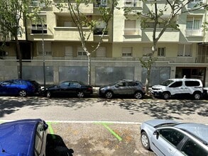 Retail in Barcelona, Barcelona to rent Building Photo- Image 1 of 34