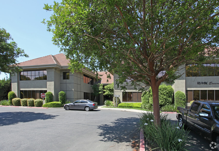 3425 Coffee Rd, Modesto, CA for rent - Primary Photo - Image 1 of 9