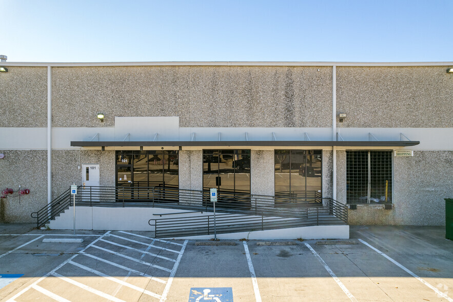 1701 Vantage Dr, Carrollton, TX for rent - Building Photo - Image 3 of 6