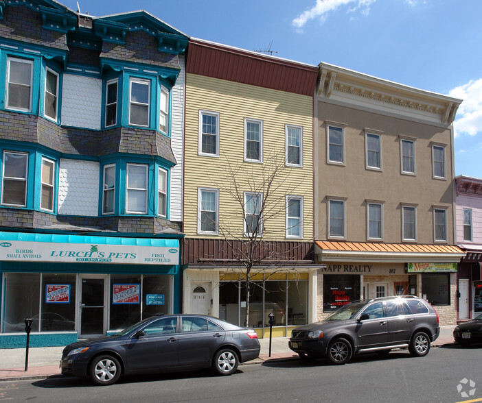 804 Broadway, Bayonne, NJ for sale - Primary Photo - Image 1 of 1