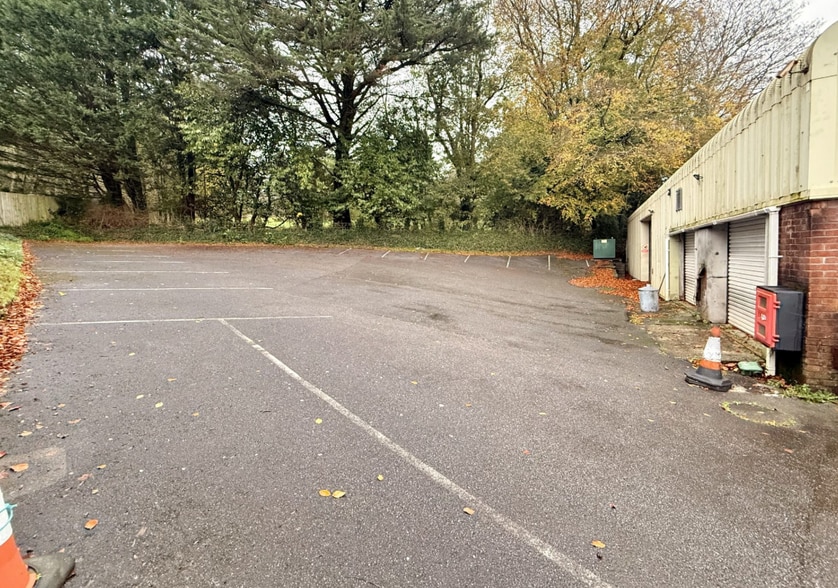 38 Fore St, Ivybridge to rent - Building Photo - Image 3 of 4