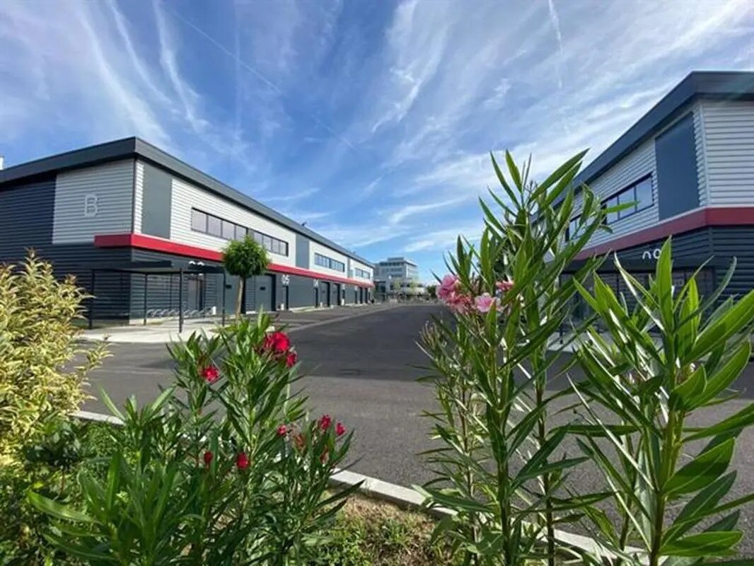 Light Industrial in Toulouse to rent Building Photo- Image 1 of 6