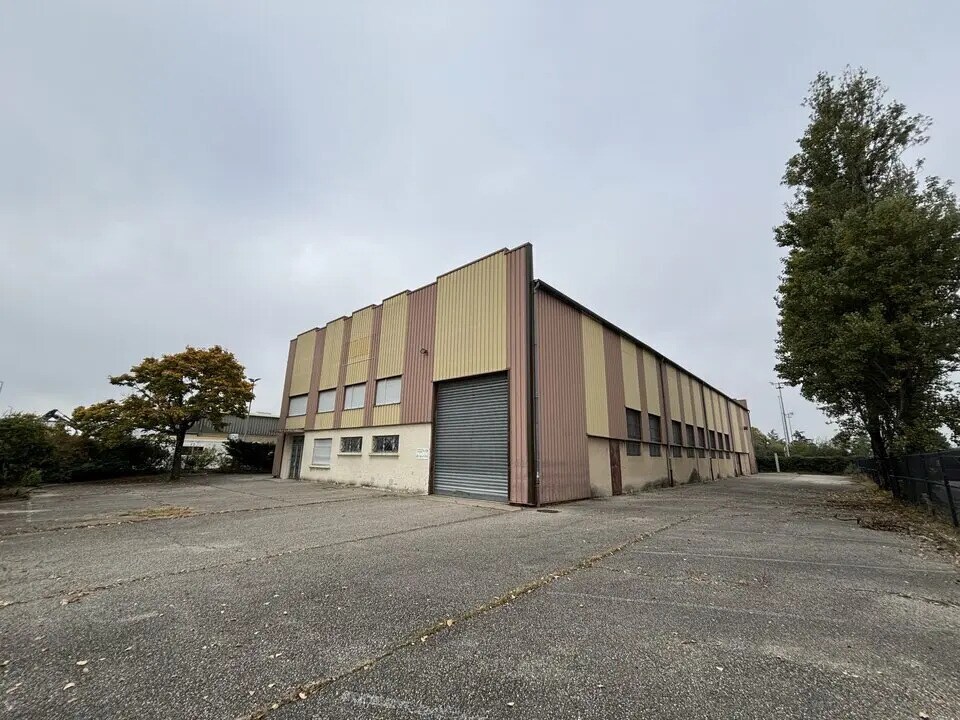 Location Local d'activités 1 350 m² - Photo 1