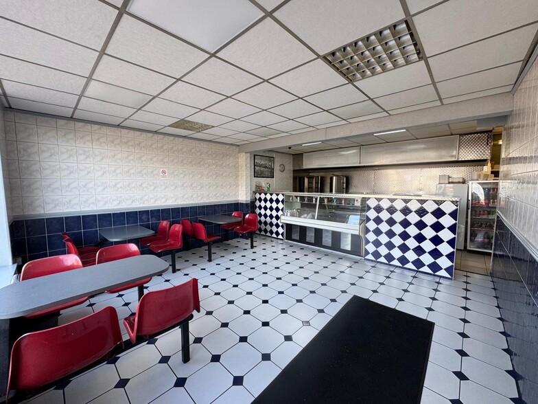 133 Luton Rd, Dunstable to rent - Building Photo - Image 2 of 7