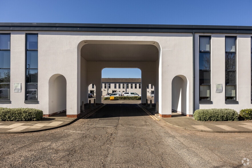 Kingsway, Gateshead to rent - Building Photo - Image 3 of 4