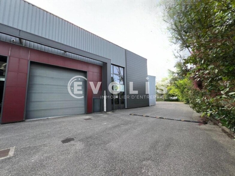 Light Industrial in Chaponost to rent - Building Photo - Image 1 of 7