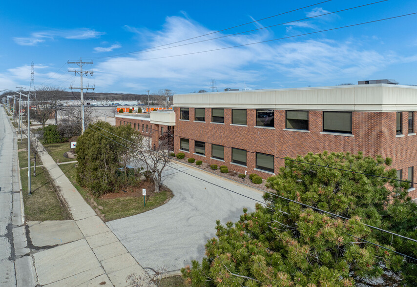 10920 W Lincoln Ave, Milwaukee, WI for rent - Building Photo - Image 1 of 18