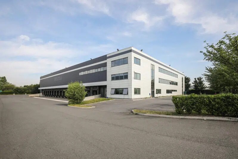 Industrial in Chilly-Mazarin to rent - Building Photo - Image 1 of 11