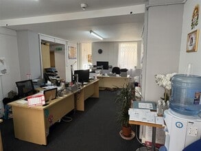 14 Long St, Dursley to rent Interior Photo- Image 1 of 7