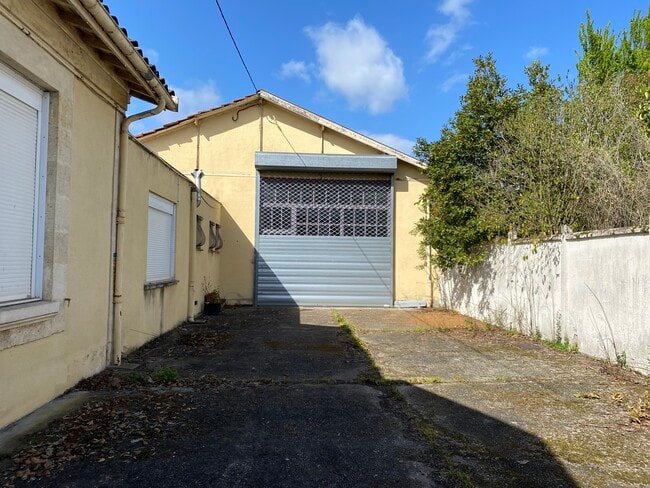 Location Local d'activités 250 m²