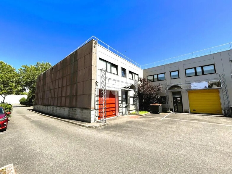 Light Industrial in Bondoufle to rent - Building Photo - Image 3 of 8