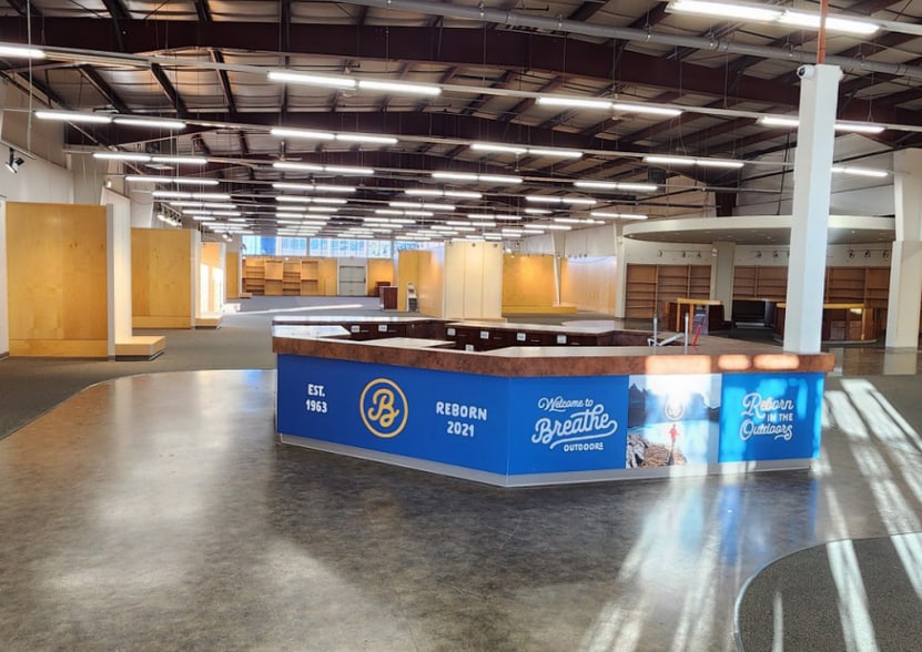 10951 170 STREET NW portfolio of 2 properties for sale on LoopNet.co.uk - Building Photo - Image 3 of 9