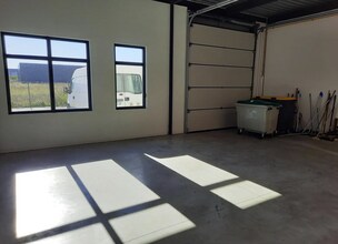 Industrial in Lieusaint to rent Interior Photo- Image 2 of 2