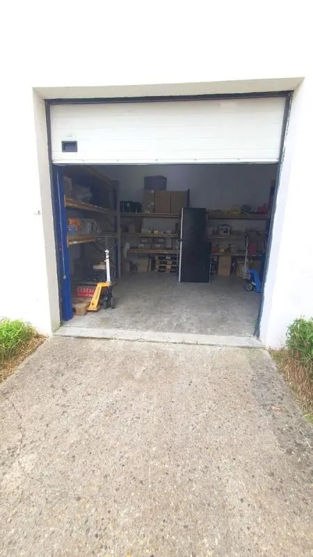 Location Bureaux 167 m² - Photo 1
