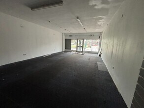 Standfield Centre, Manchester to rent Interior Photo- Image 1 of 2