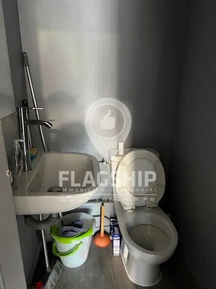 Retail in Boulogne-Billancourt to rent - Interior Photo - Image 3 of 5