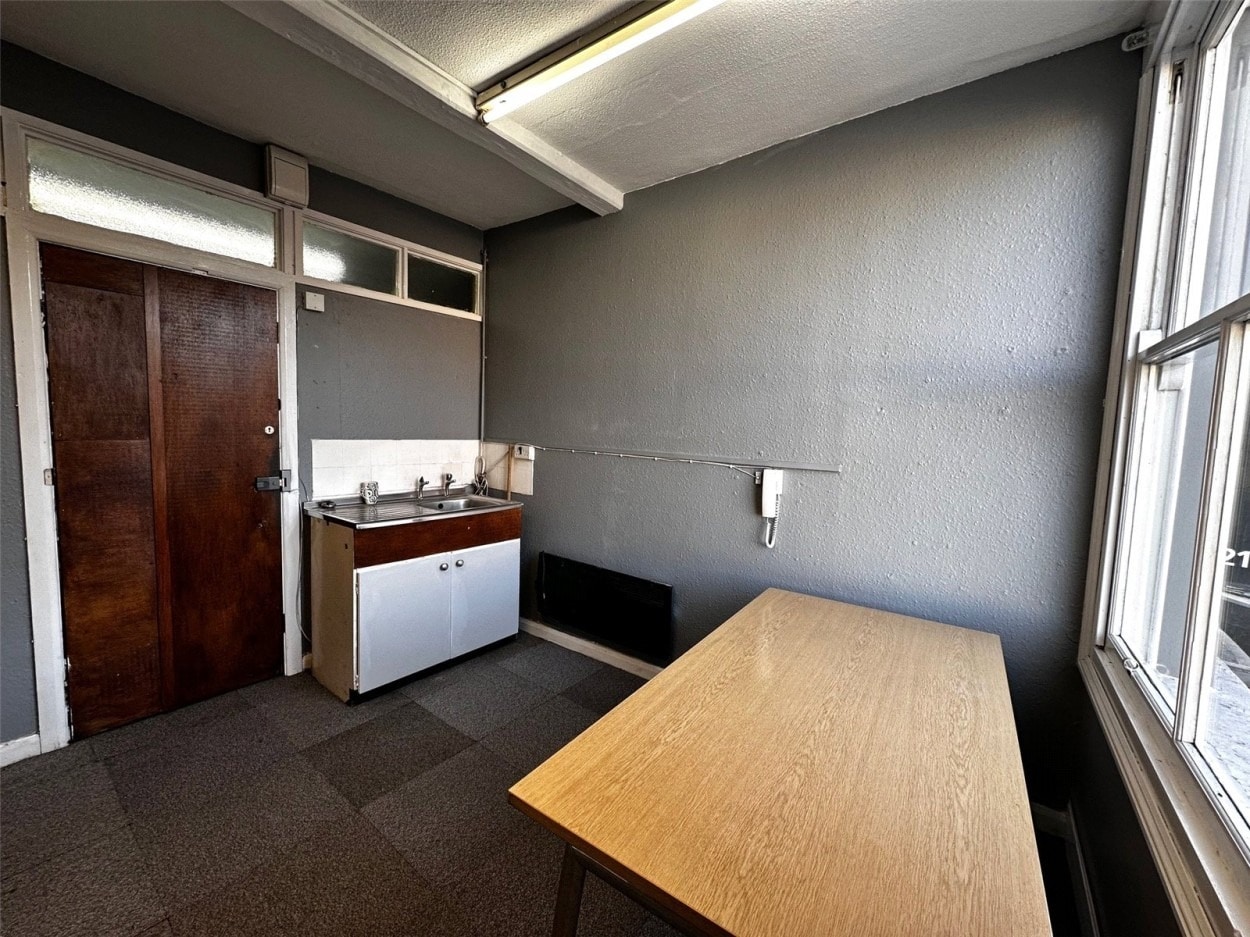 1-5 Warstone Ln, Birmingham to rent Interior Photo- Image 1 of 5