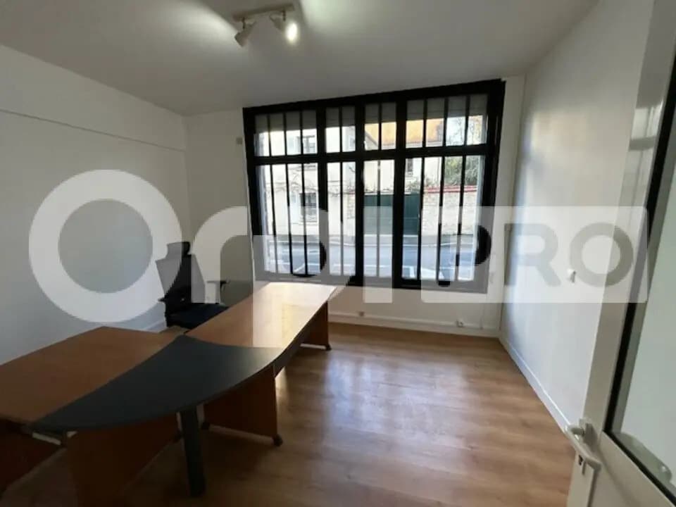 Location Bureaux 108 m² - Photo 1