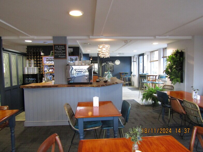 36-38 Station Rd, Sudbury to rent - Interior Photo - Image 3 of 5