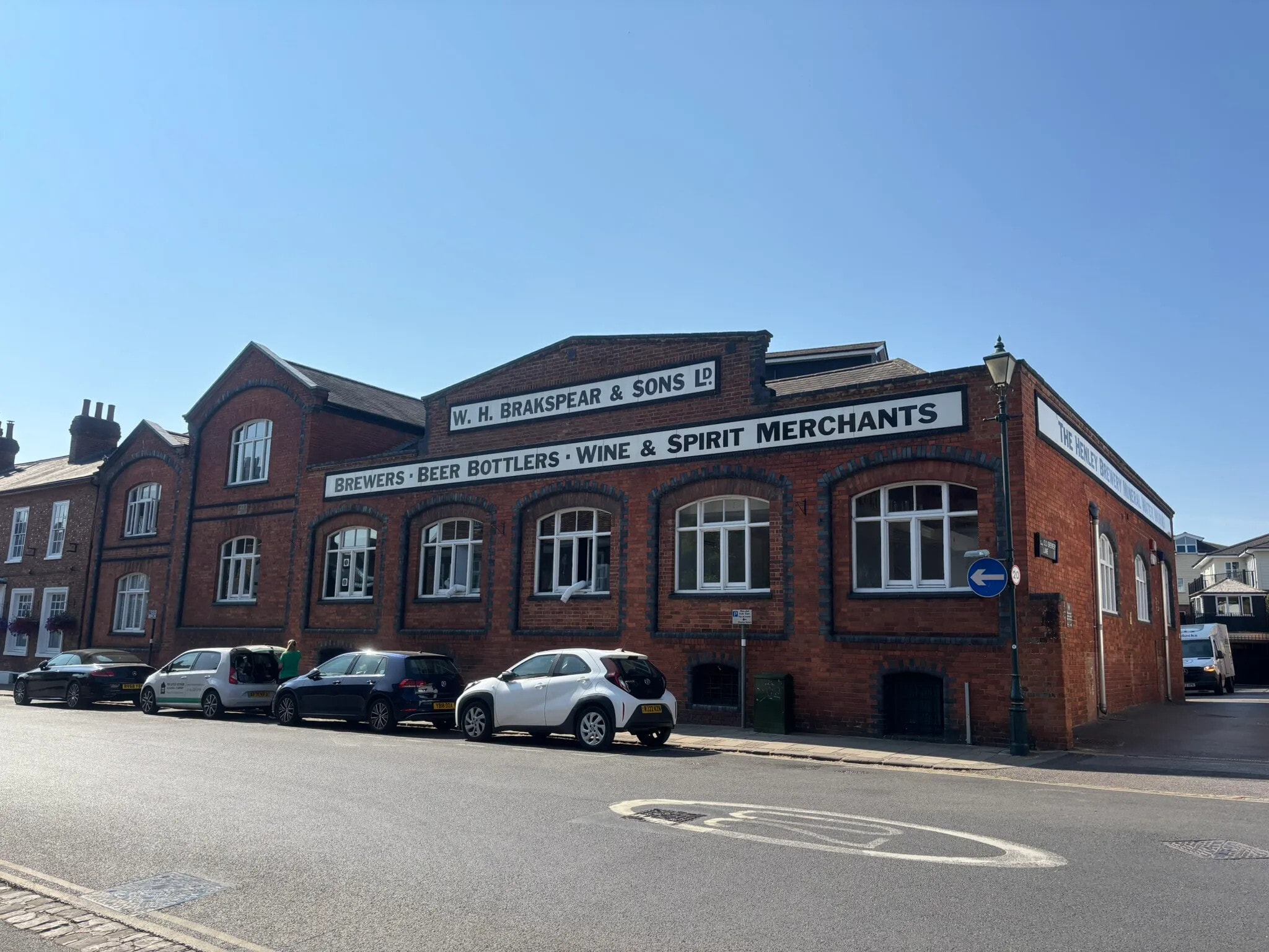 21 Old Brewery Ln, Henley On Thames to rent Building Photo- Image 1 of 7