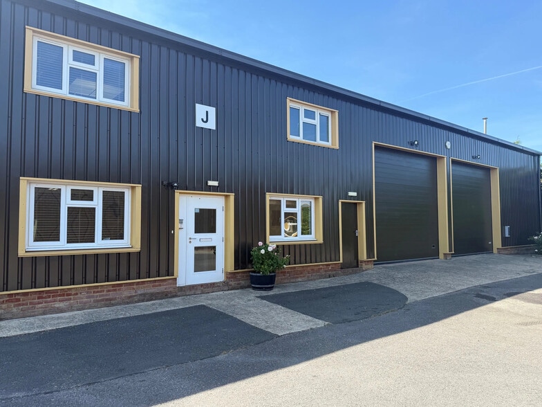 Basingstoke Rd, Reading to rent - Building Photo - Image 1 of 10