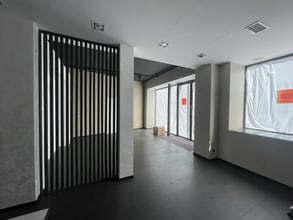 Retail in Paris to rent Interior Photo- Image 1 of 5