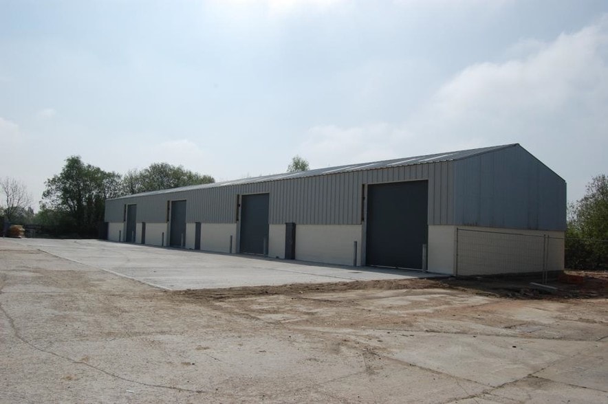 Skull House Ln, Wigan to rent - Primary Photo - Image 1 of 2