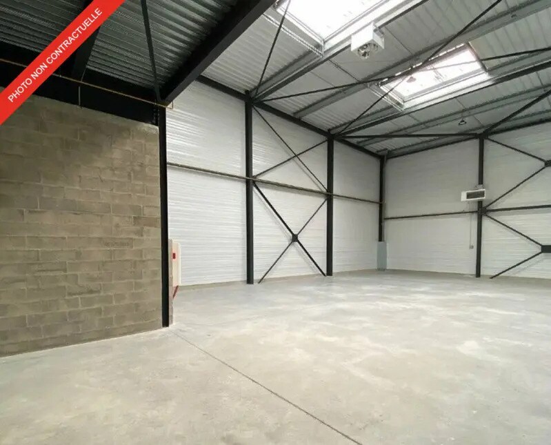 Light Industrial in Persan for sale Interior Photo- Image 1 of 6