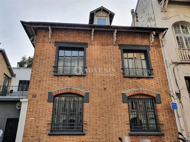 Office in Montrouge to rent Building Photo- Image 1 of 13