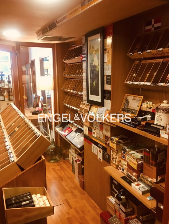 Retail in Barcelona, Barcelona to rent Interior Photo- Image 1 of 4