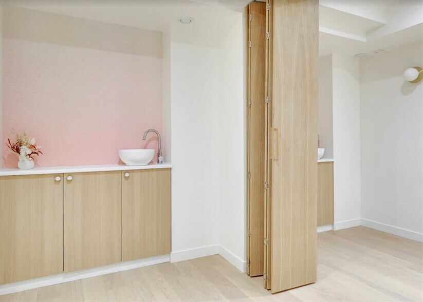 Retail in Paris to rent - Interior Photo - Image 3 of 6