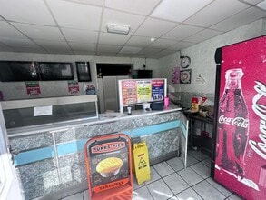 Severn Street, Newtown to rent Interior Photo- Image 2 of 6