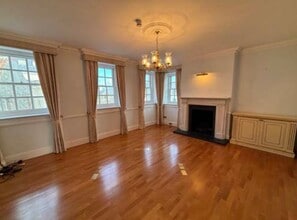 8 Berthelot St, Guernsey to rent Interior Photo- Image 2 of 4