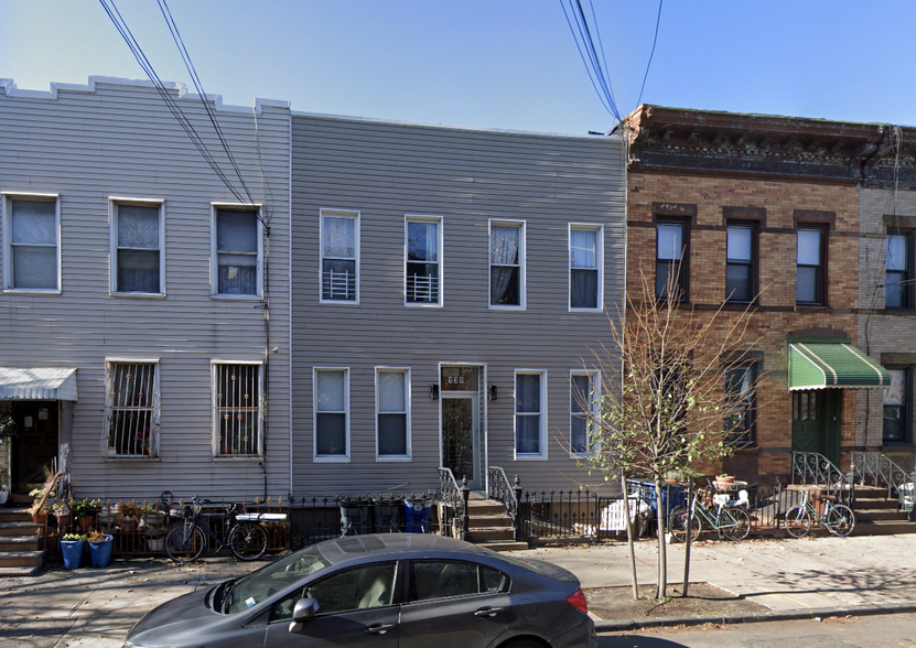 139 Kingsland Ave, Brooklyn, NY for sale - Primary Photo - Image 1 of 1