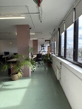 8 Andrews Rd, London to rent Interior Photo- Image 2 of 9